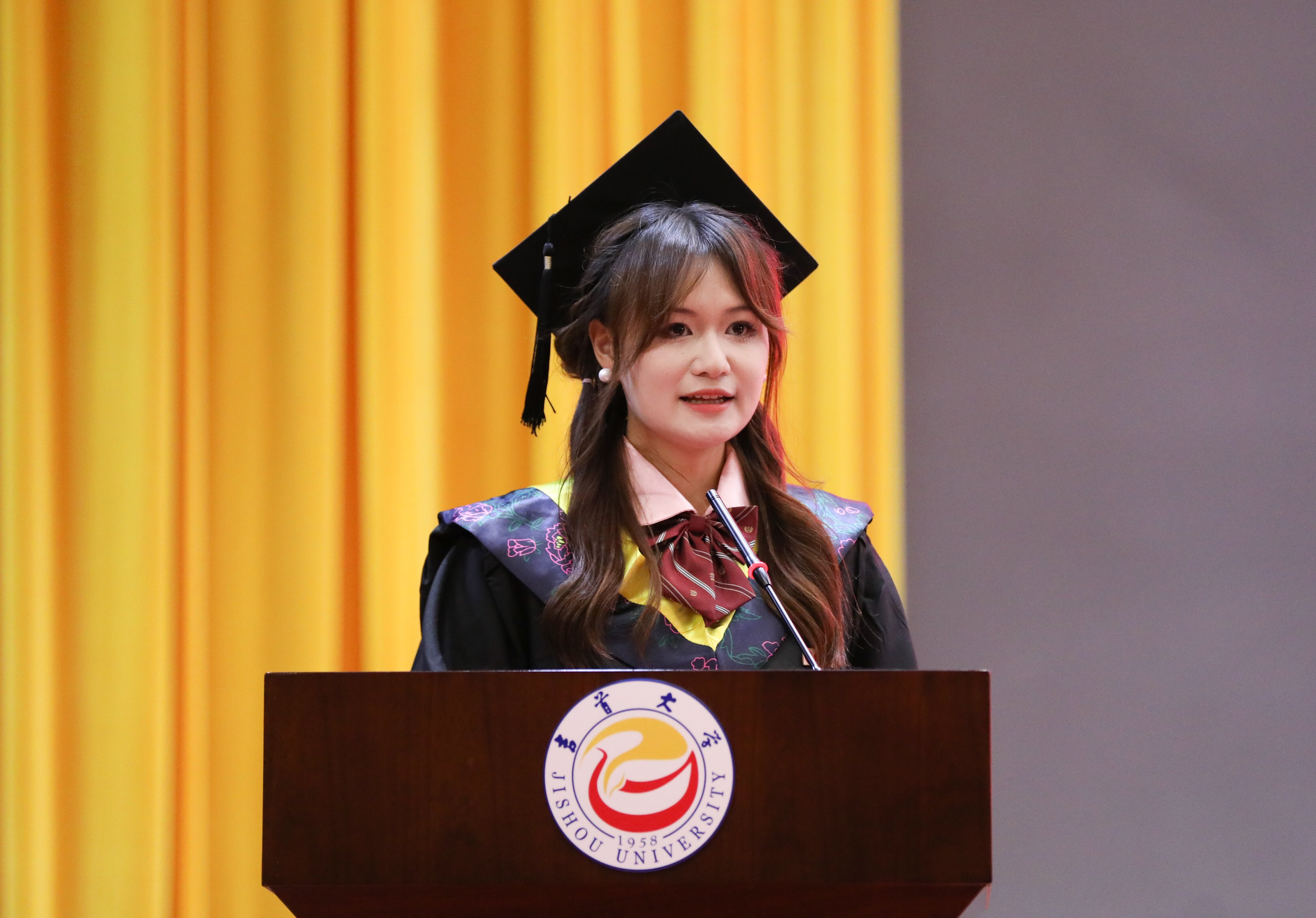 土木工程与建筑学院雷玥发言.jpg