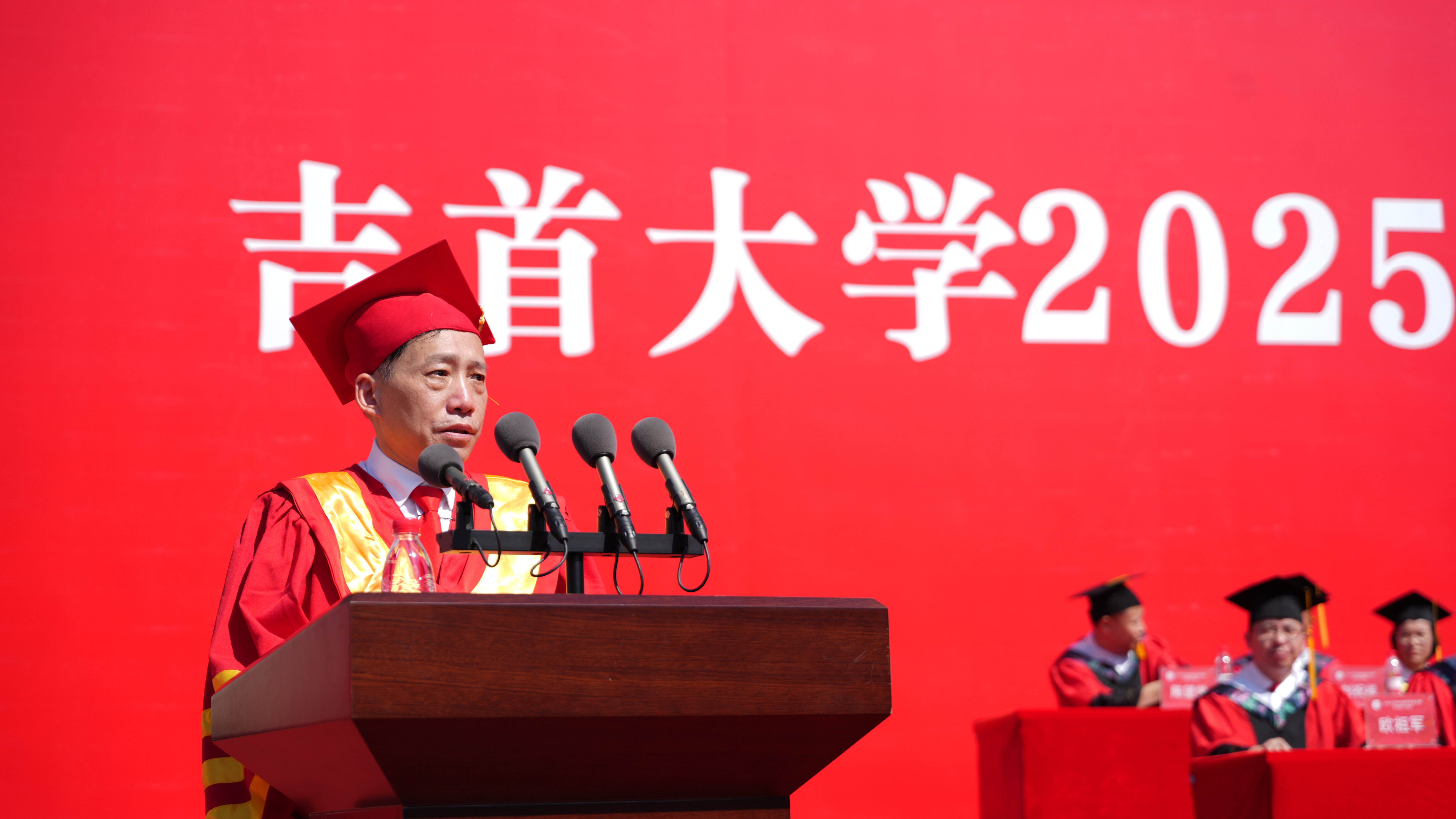 校党委书记廖志坤教授寄语毕业生.jpg